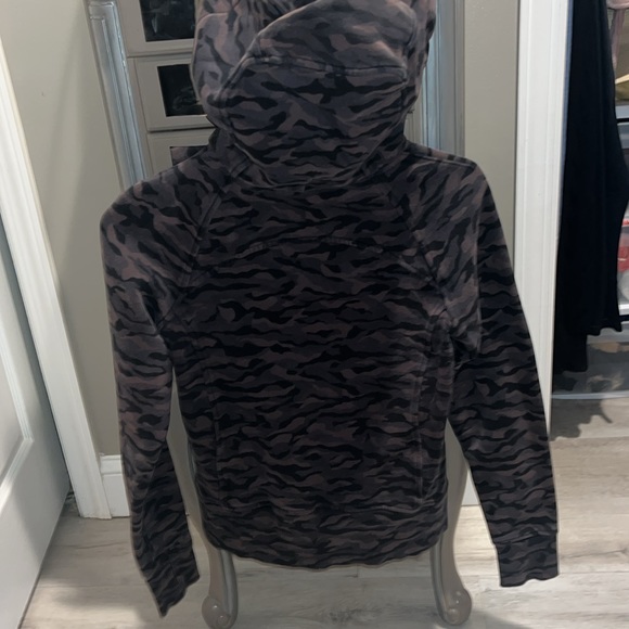LuluLemon scuba hoodie size 4 women - Picture 3 of 5